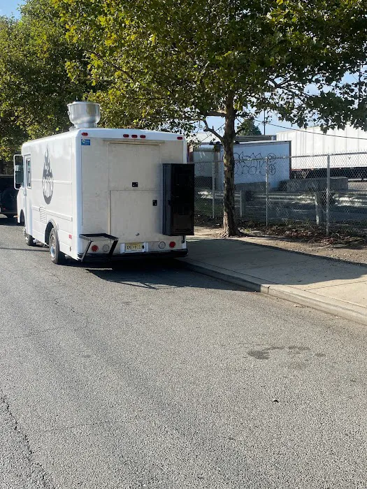AMINITA FOOD TRUCK Picture 1