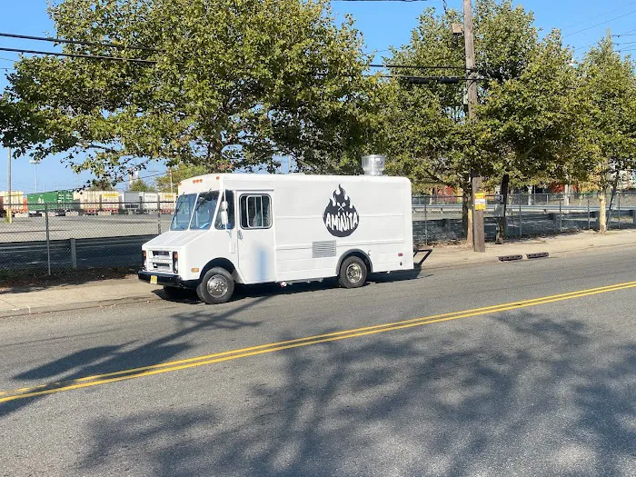 AMINITA FOOD TRUCK Picture 3