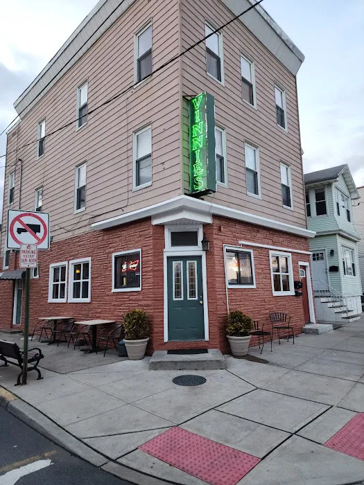 Vinnie's All Star Bar & Grill Picture 4