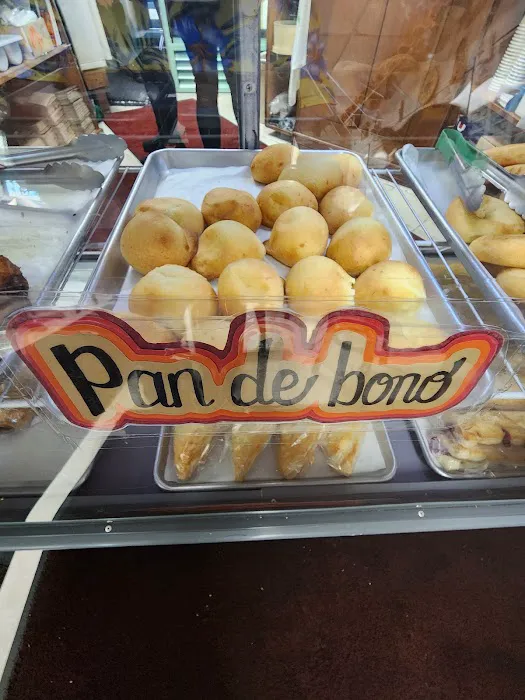 Antojos Colombianos Restaurant & Bakery Picture 2