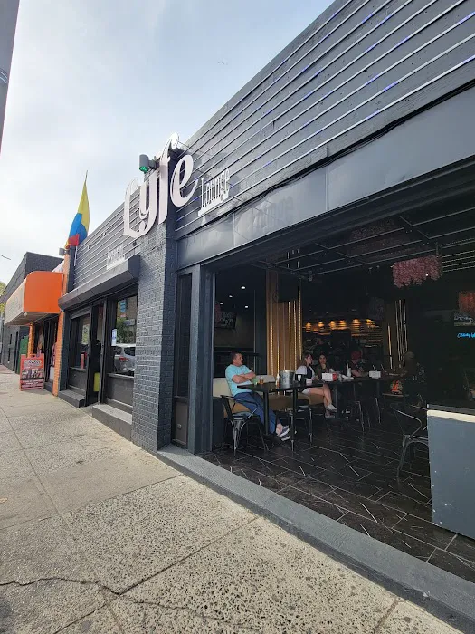 LYFE RESTAURANT AND LOUNGE Picture 10