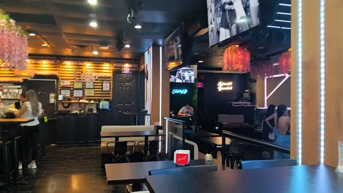 LYFE RESTAURANT AND LOUNGE Picture 3