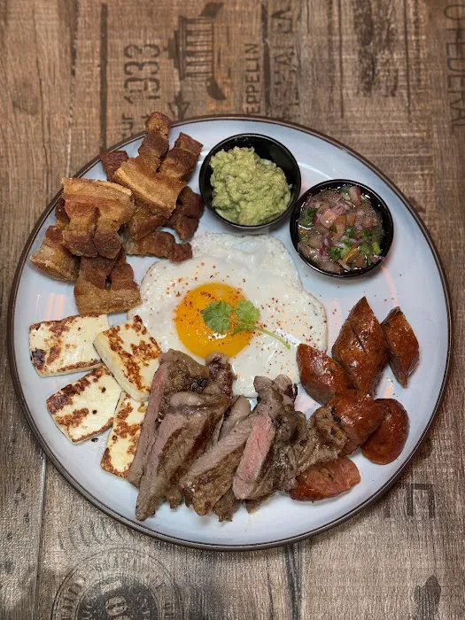 LYFE RESTAURANT AND LOUNGE Picture 9