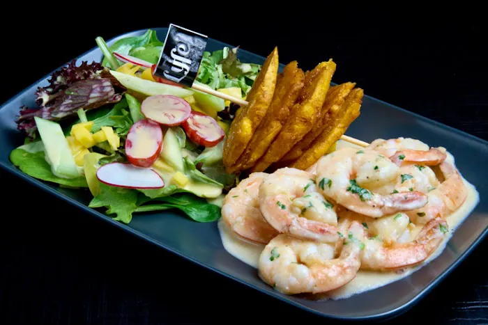 LYFE RESTAURANT AND LOUNGE Picture 4