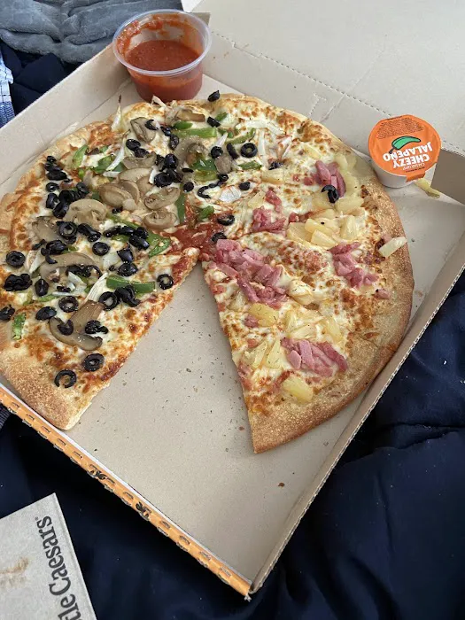 Little Caesars Pizza Picture 6