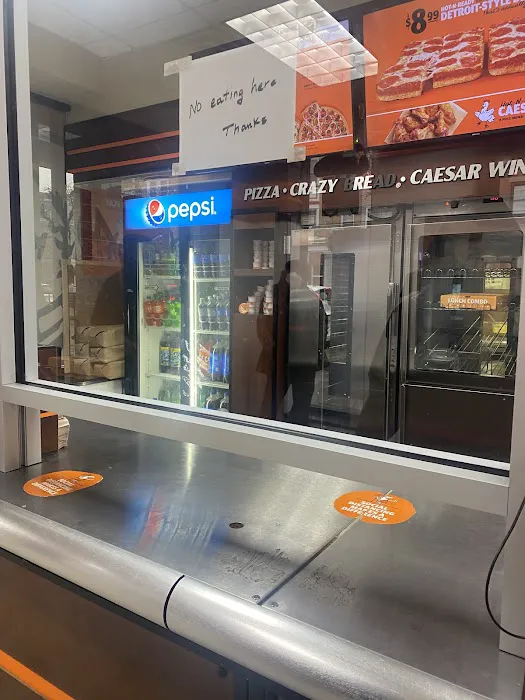 Little Caesars Pizza Picture 5