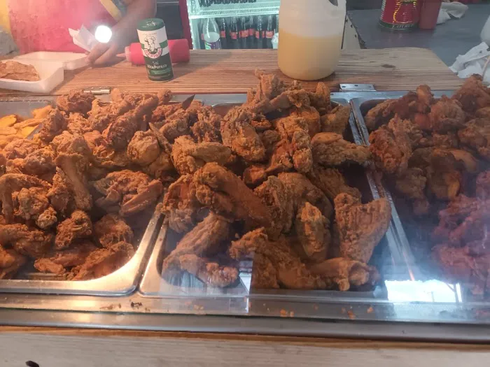 EQUIS Pica Pollo (Elizabeth) Picture 2