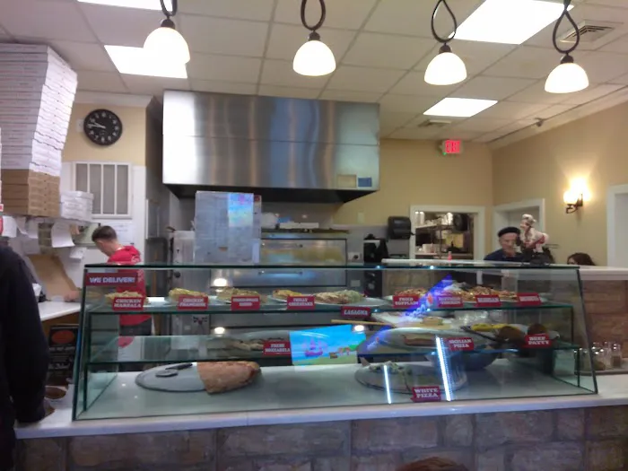 PieZano's Pizza Kitchen Picture 8