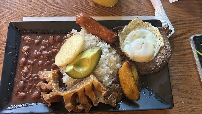 Brisas Elmora - Bakery & Restaurant Picture 4