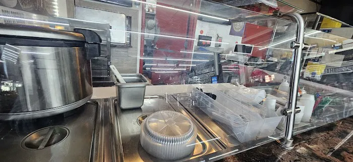 Halal n Spice Pizzeria Picture 2