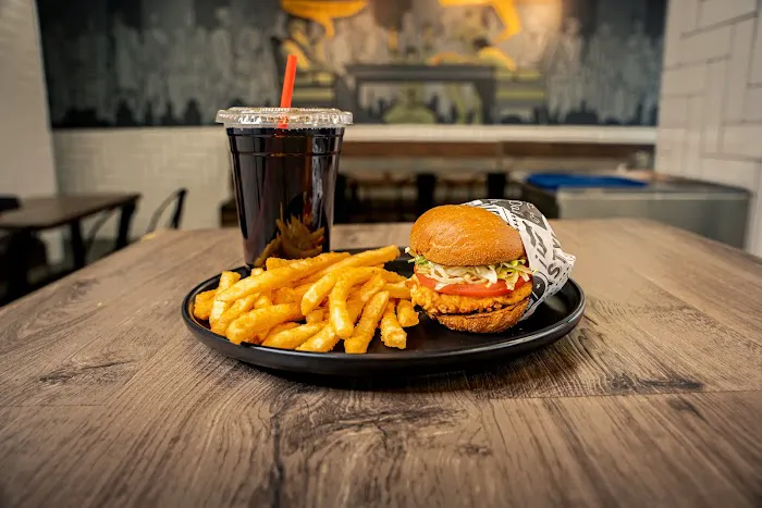 Bullhorns Burger Grill Picture 4