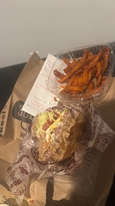 Bullhorns Burger Grill Picture 1