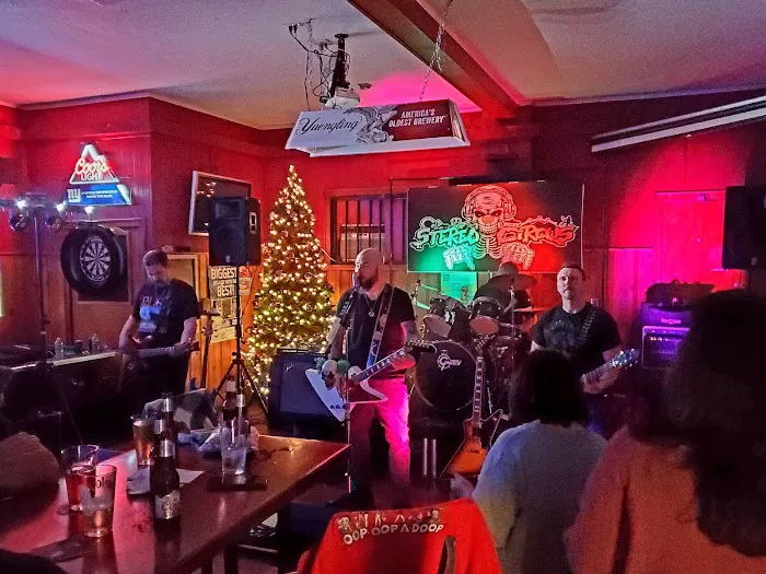 Rocky's Bar & Grill Picture 4