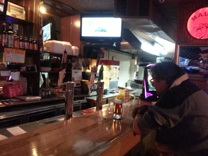 Linda's Driftwood Bar & Grill Picture 8