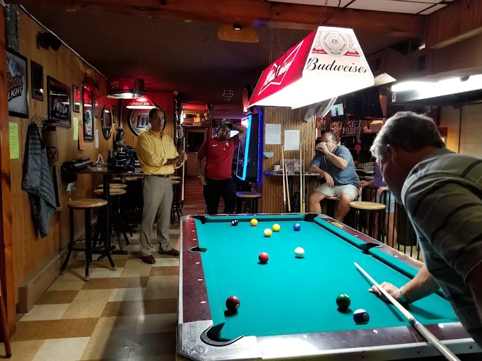 Linda's Driftwood Bar & Grill Picture 1