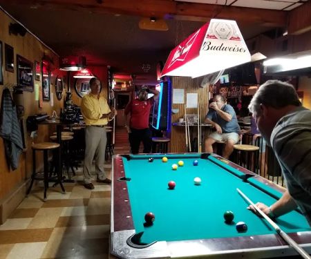 Linda's Driftwood Bar & Grill