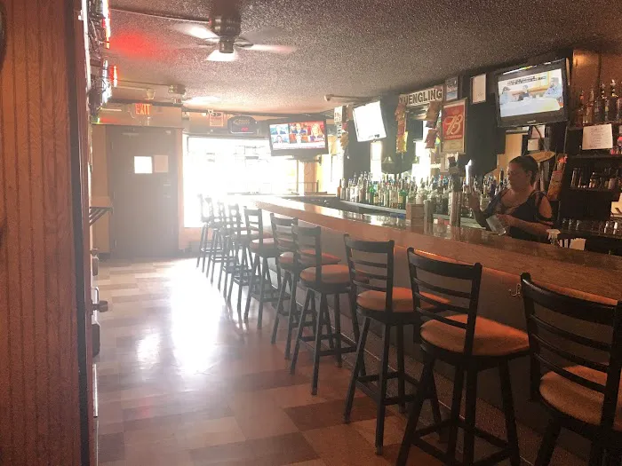 Linda's Driftwood Bar & Grill Picture 3