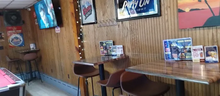 Linda's Driftwood Bar & Grill Picture 5