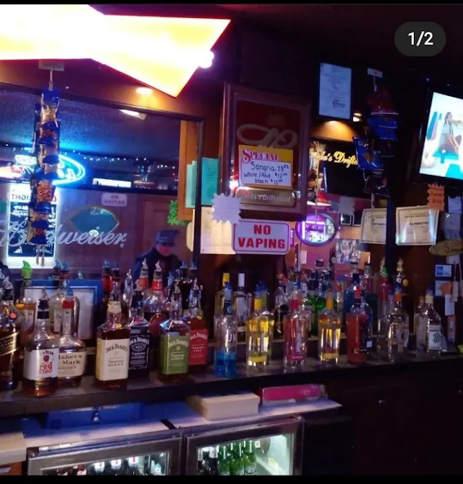 Linda's Driftwood Bar & Grill Picture 10