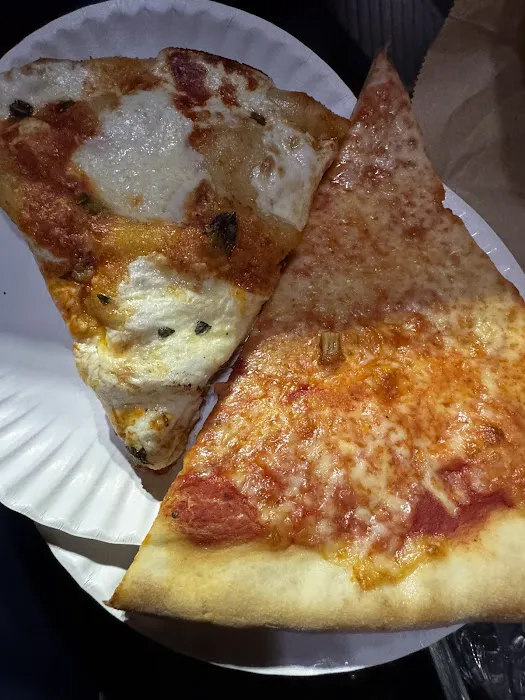 Plum Tomato Pizzeria & Restaurant Picture 7