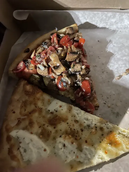 Plum Tomato Pizzeria & Restaurant Picture 2