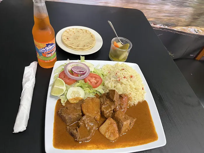 Pupuseria y Restaurante Adonay Picture 3