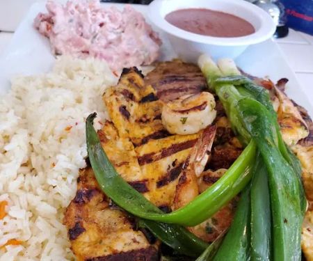 Pupuseria y Restaurante Adonay