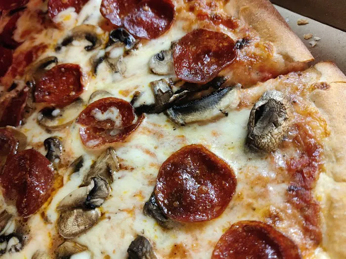 Nunzio's Pizzeria Picture 7