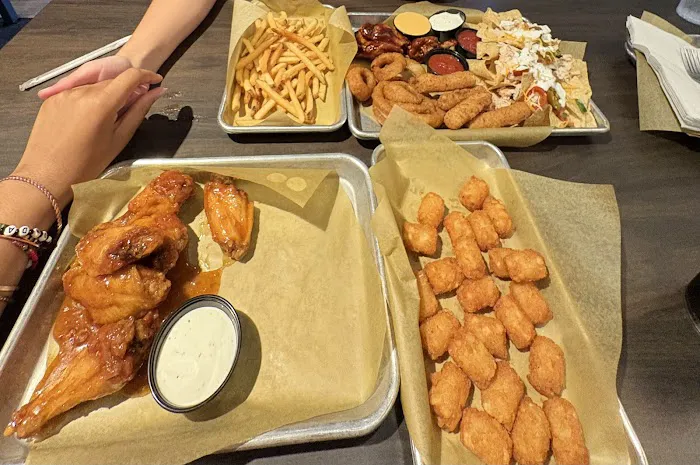 Buffalo Wild Wings Picture 2