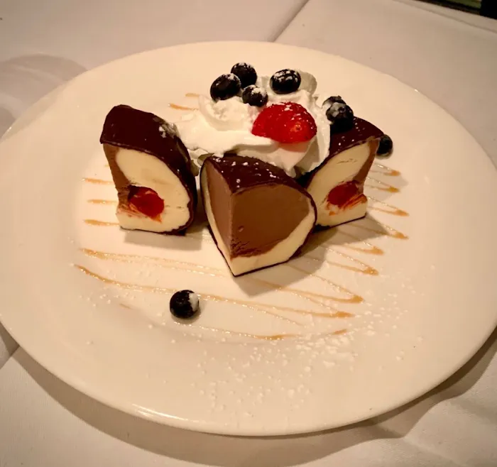 Deluca's Italian Restaurant Picture 10