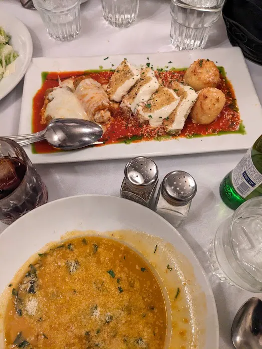 Deluca's Italian Restaurant Picture 9