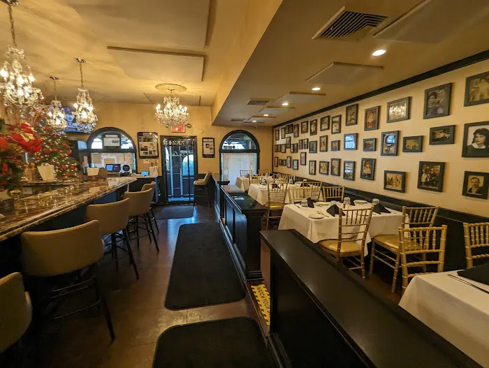 Deluca's Italian Restaurant Picture 8