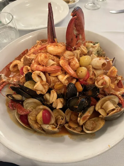 Deluca's Italian Restaurant Picture 3