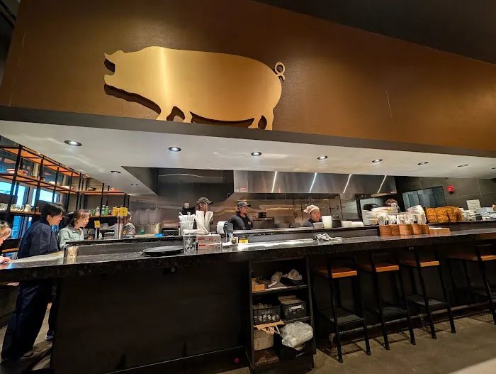 KINTON RAMEN WOODBURY COMMON Picture 4