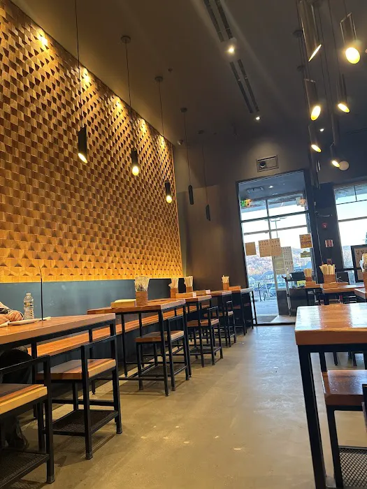 KINTON RAMEN WOODBURY COMMON Picture 5