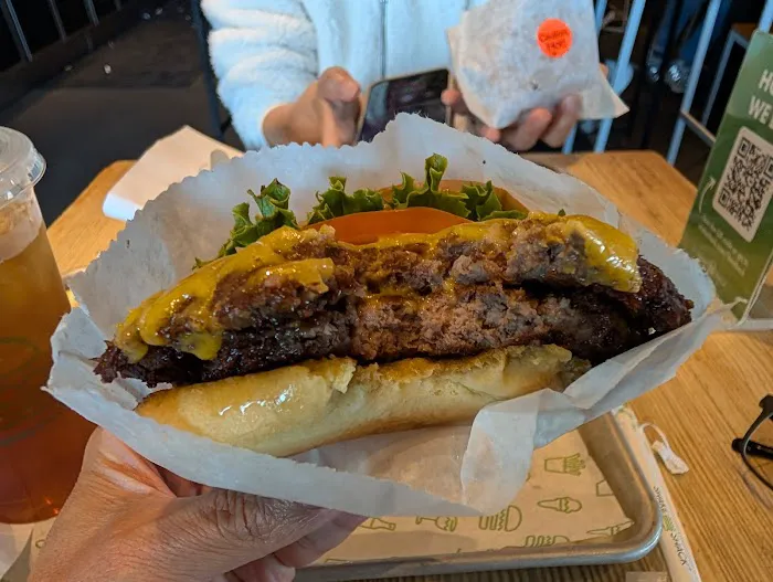 Shake Shack Woodbury Commons Picture 2