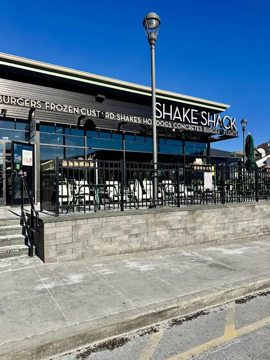 Shake Shack Woodbury Commons Picture 6