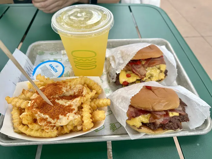 Shake Shack Woodbury Commons Picture 10