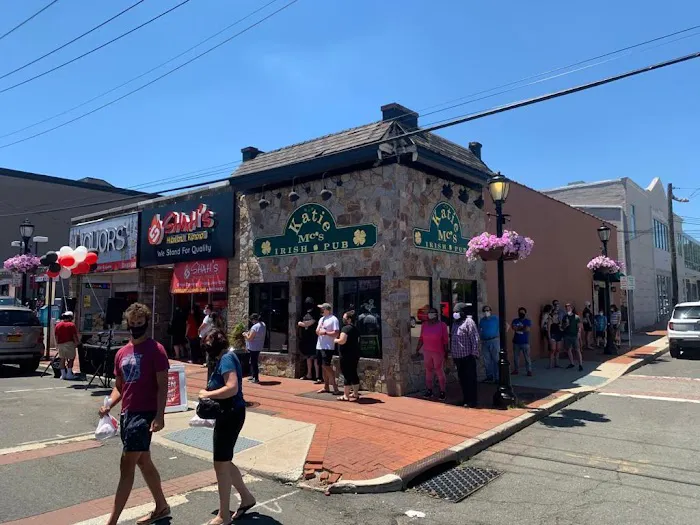 Shah's Halal Huntington Village Picture 10