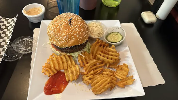 BOSS BURGER DELI & CATERING Picture 8