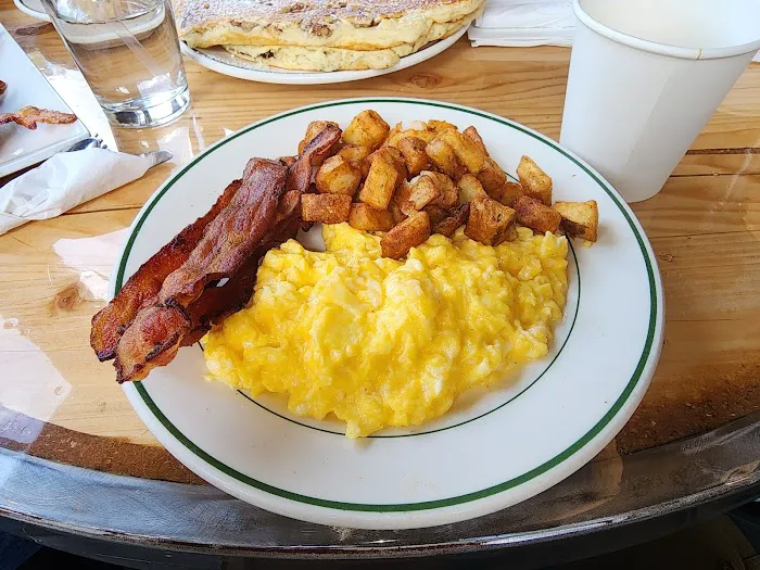 Countryside Kitchen Picture 2