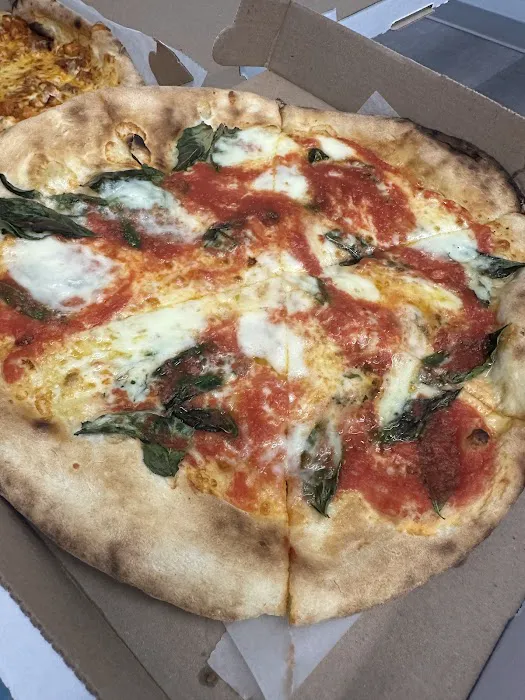 900 Degrees Pizza Truck Picture 2