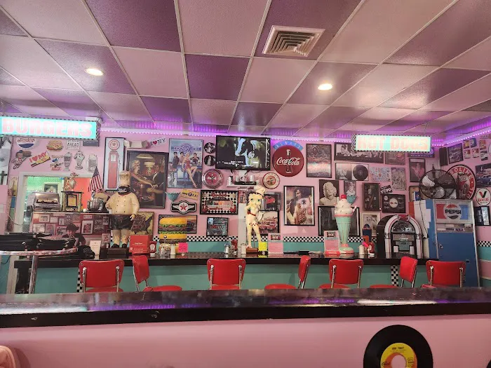 Famous 50's Diner Picture 10