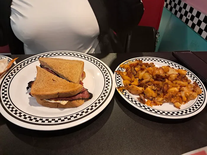 Famous 50's Diner Picture 4