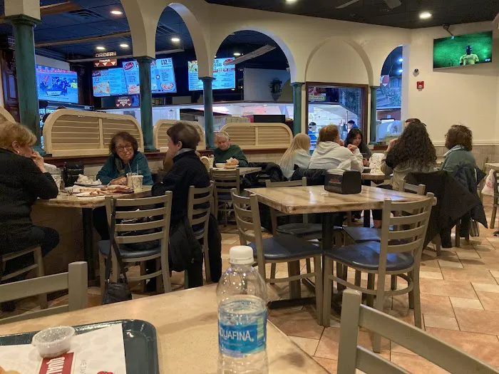 Victors Pizza and Pasta House Picture 2