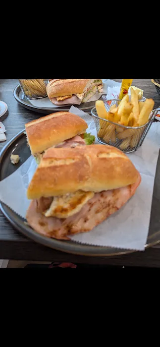 Aroma Cafe & Restaurant Picture 3