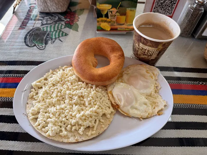 Oh! Que Bueno! Colombian Restaurant & Bakery Picture 6