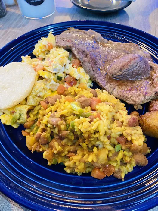 Cafelombia Bakery & Restaurant Picture 4