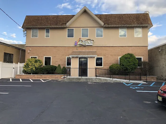 Dream Upscale Lounge Picture 9