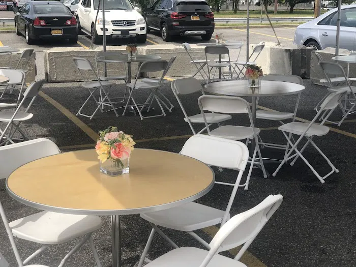 Piazzetta of East Farmingdale Picture 5